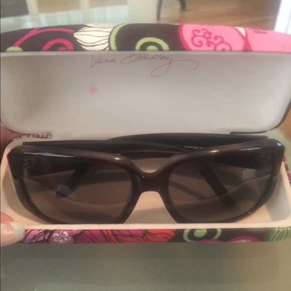 Vera Bradley Polarized sunglasses w/matching case! - Picture 4 of 7